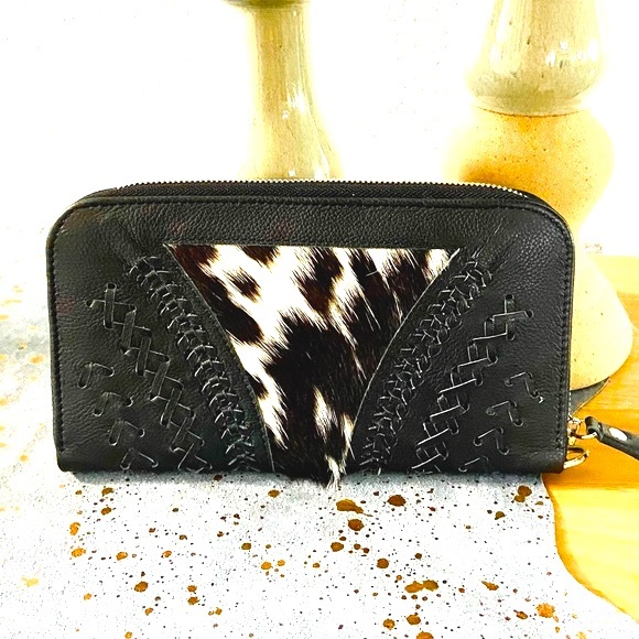 NWOT Genuine Cowhide Leather Black & White Zip Wallet/Wristlet - Picture 2 of 15